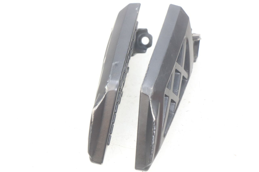 photo de PAIR OF REAR FOOTRESTS PEUGEOT KISBEE 4T 50 (2018 - 2022)