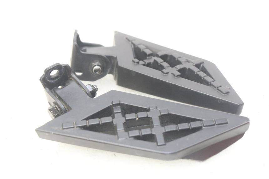 photo de PAIR OF REAR FOOTRESTS PEUGEOT KISBEE 4T 50 (2018 - 2022)