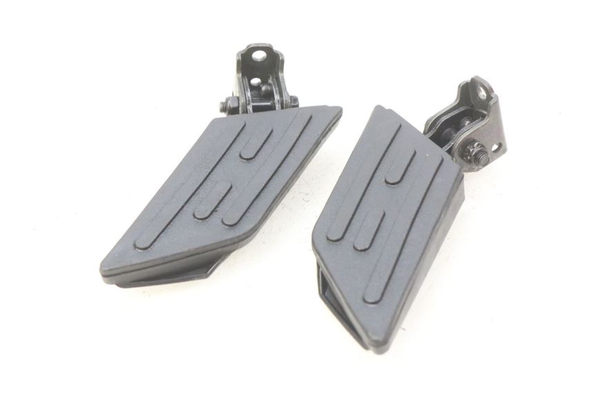 photo de PAIR OF REAR FOOTRESTS PEUGEOT KISBEE 4T 50 (2010 - 2017)