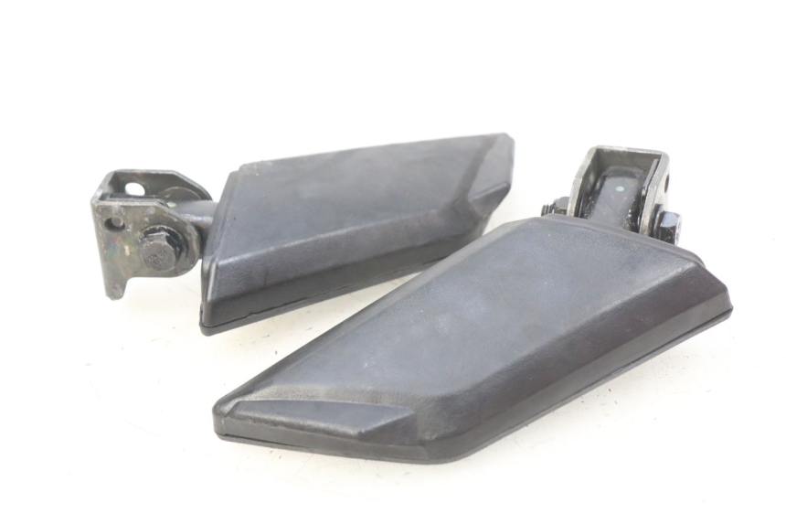 photo de PAIR OF REAR FOOTRESTS PEUGEOT KISBEE 4T 50 (2010 - 2017)