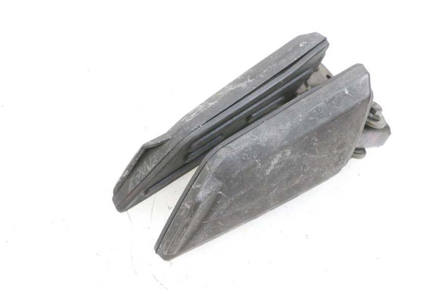 photo de PAIR OF REAR FOOTRESTS PEUGEOT KISBEE 4T 50 (2010 - 2017) - Component detail