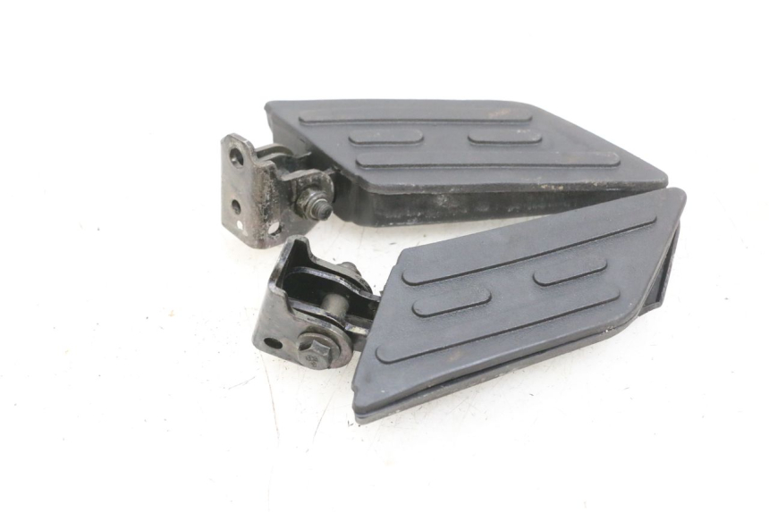 photo de PAIR OF REAR FOOTRESTS PEUGEOT KISBEE 4T 50 (2010 - 2017) - Product overview