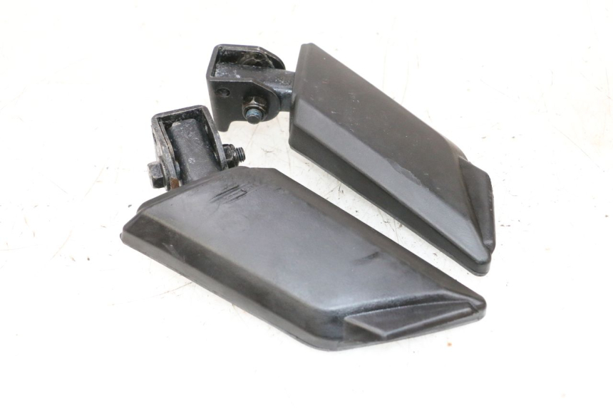 photo de PAIR OF REAR FOOTRESTS PEUGEOT KISBEE 4T 50 (2010 - 2017) - Alternative perspective
