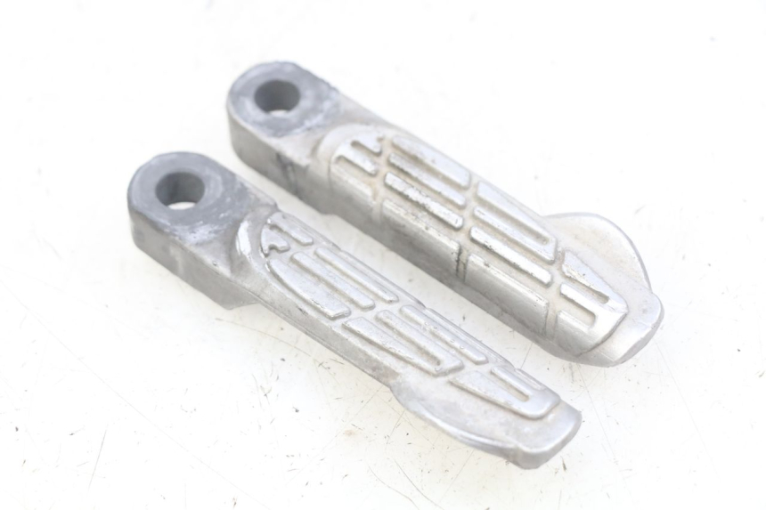 photo de PAIR OF REAR FOOTRESTS KYMCO AGILITY 16+ 4T 50 (2018 - 2023)