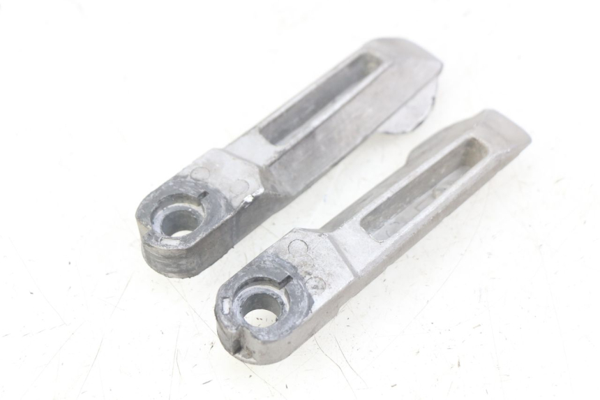 photo de PAIR OF REAR FOOTRESTS KYMCO AGILITY 16+ 4T 50 (2018 - 2023)