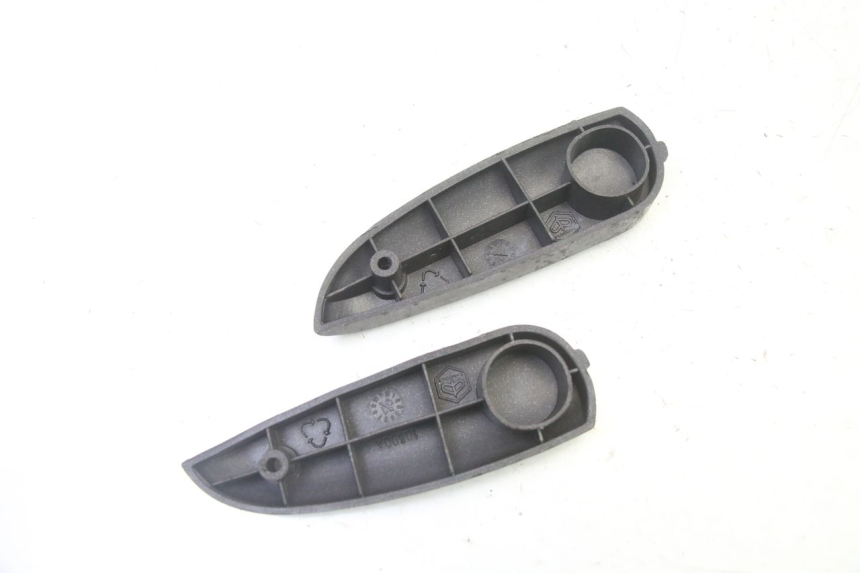 photo de PAIR REAR FOOTRESTS PIAGGIO LIBERTY 4T 50 (2009 - 2015)