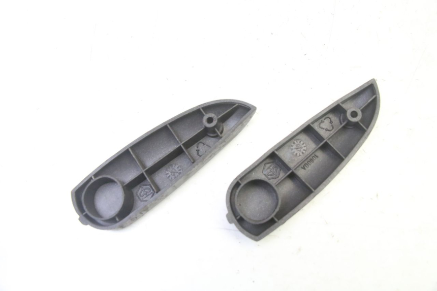 photo de PAIR REAR FOOTRESTS PIAGGIO LIBERTY 4T 50 (2009 - 2015)