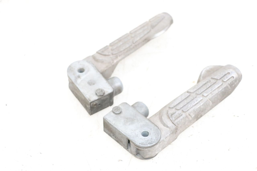 photo de PAIR OF REAR FOOTRESTS KYMCO LIKE 125 (2009 - 2016) - Zoom on usage condition