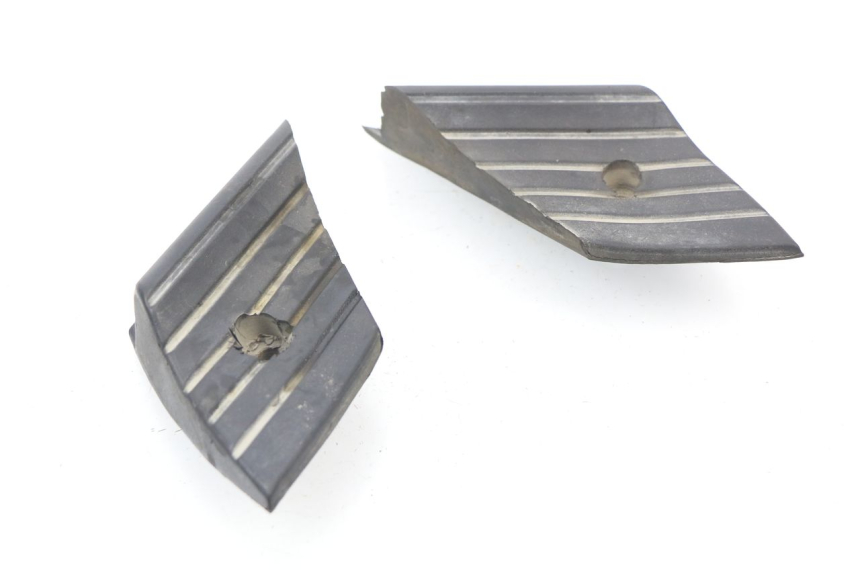 photo de PAIR REAR FOOTRESTS LINHAI MONARCH 125 (2003 - 2005)