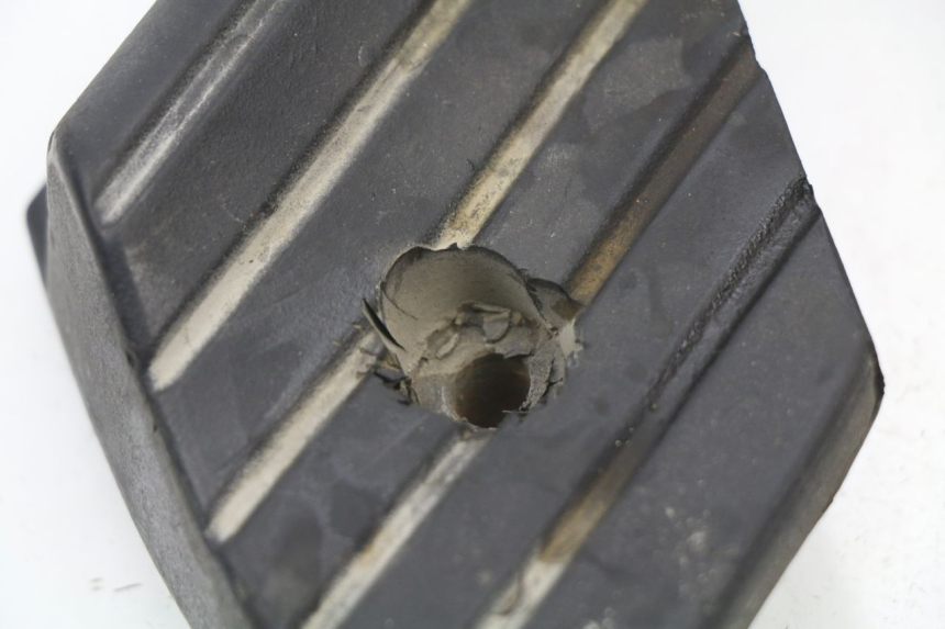 photo de PAIR REAR FOOTRESTS LINHAI MONARCH 125 (2003 - 2005)