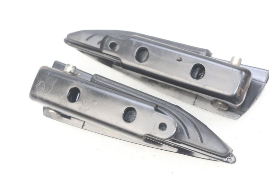 photo de PAIR REAR FOOTRESTS PIAGGIO MP3 500 (2014 - 2016)