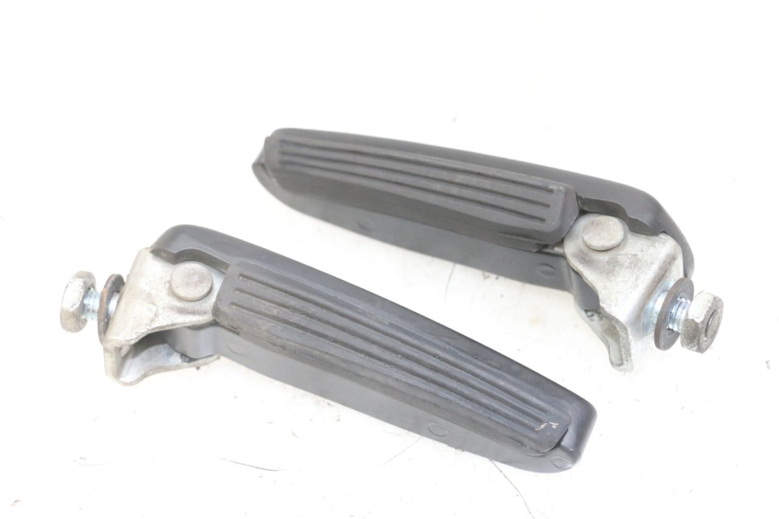 photo de PAIR OF REAR FOOTRESTS GILERA NEXUS 125 (2009 - 2013)