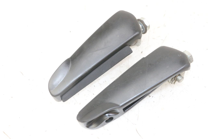 photo de PAIR OF REAR FOOTRESTS GILERA NEXUS 125 (2009 - 2013)