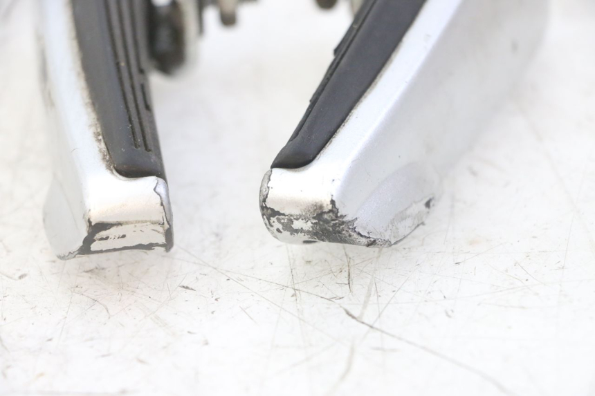 photo de PAIR OF REAR FOOTRESTS GILERA NEXUS 125 (2009 - 2013)