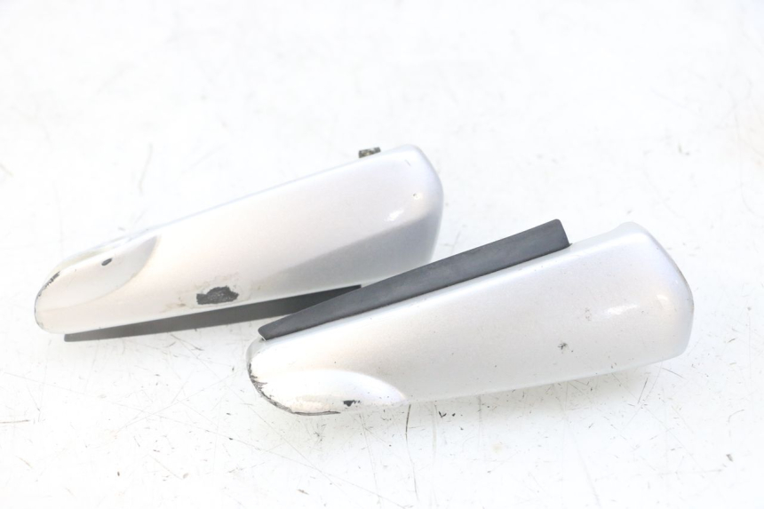 photo de PAIR OF REAR FOOTRESTS GILERA NEXUS 125 (2009 - 2013)