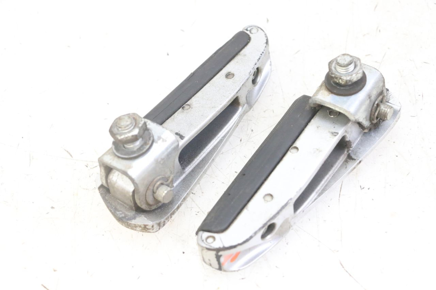 photo de PAIR OF REAR FOOTRESTS GILERA NEXUS 125 (2009 - 2013)