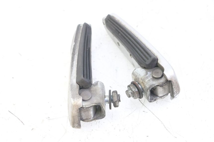 photo de PAIR OF REAR FOOTRESTS GILERA NEXUS 125 (2009 - 2013)