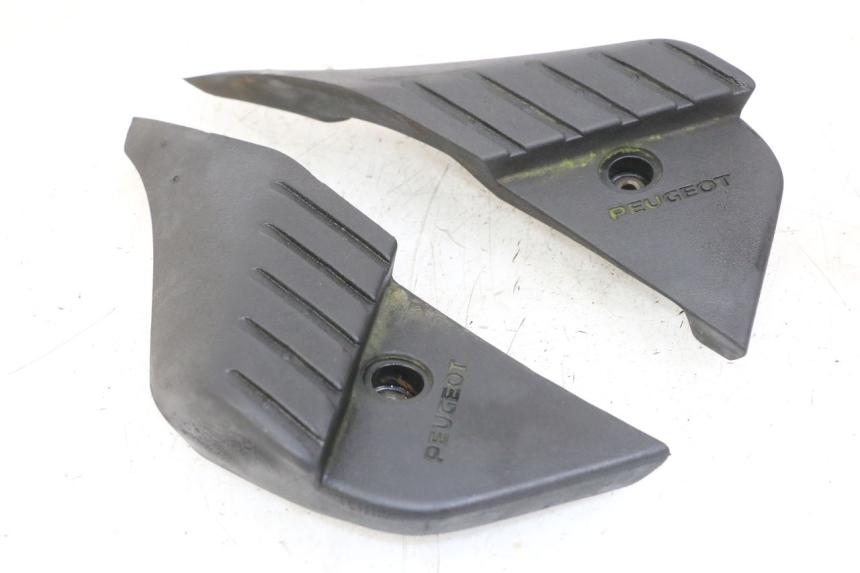 photo de PAIR REAR FOOTRESTS PEUGEOT ELYSTAR 50 (2002 - 2014)