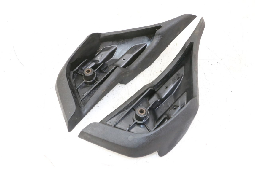 photo de PAIR REAR FOOTRESTS PEUGEOT ELYSTAR 50 (2002 - 2014)