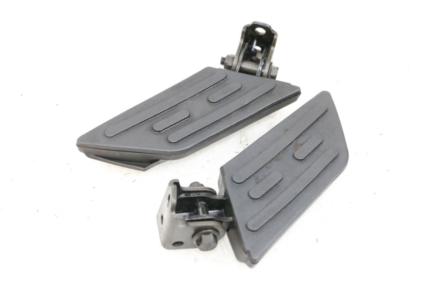 photo de PAIR OF REAR FOOTRESTS PEUGEOT KISBEE 4T 50 (2010 - 2017)