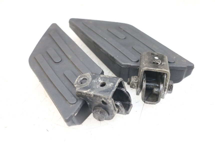 photo de PAIR OF REAR FOOTRESTS PEUGEOT KISBEE 4T 50 (2010 - 2017)