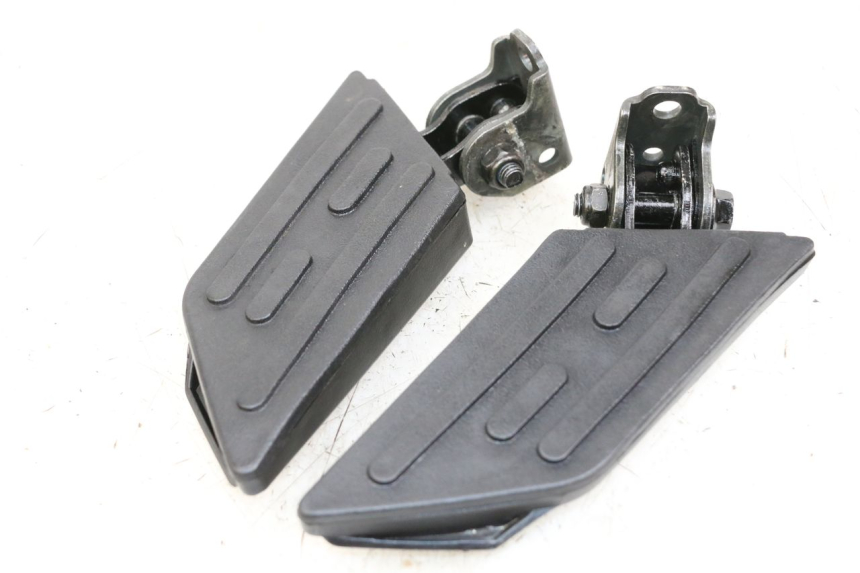 photo de PAIR OF REAR FOOTRESTS PEUGEOT KISBEE 4T 50 (2018 - 2022)