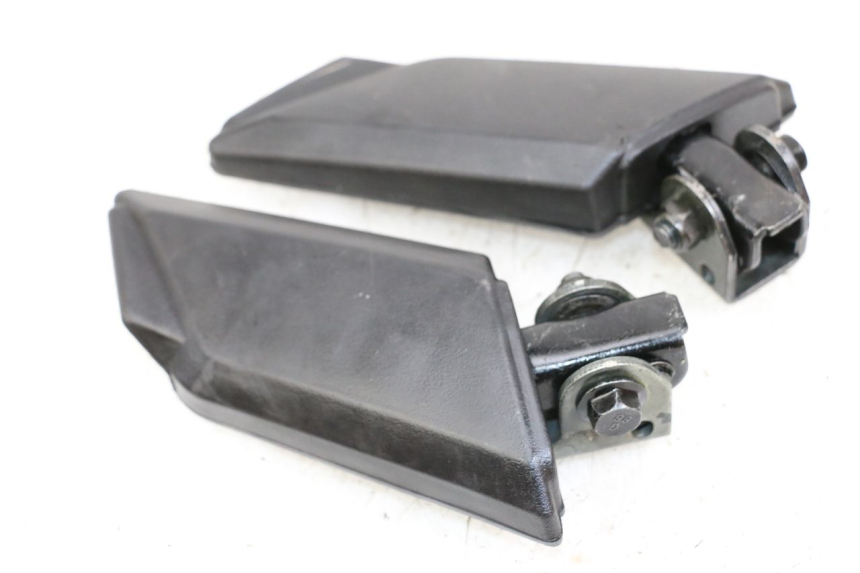 photo de PAIR OF REAR FOOTRESTS PEUGEOT KISBEE 4T 50 (2018 - 2022)