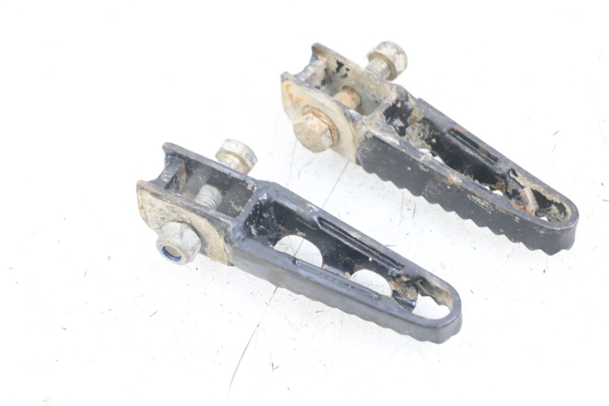 photo de PAIR OF REAR FOOTRESTS PEUGEOT XP6 50 (1997 - 2003)