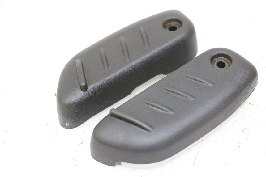 photo de PAIR REAR FOOTRESTS PIAGGIO BEVERLY 125 (1998 - 2005)