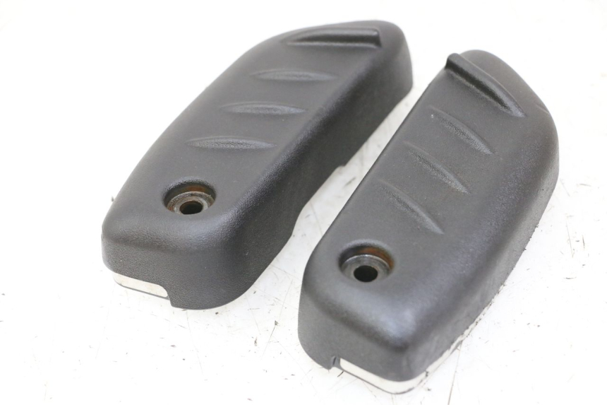 photo de PAIR REAR FOOTRESTS PIAGGIO BEVERLY 125 (1998 - 2005)