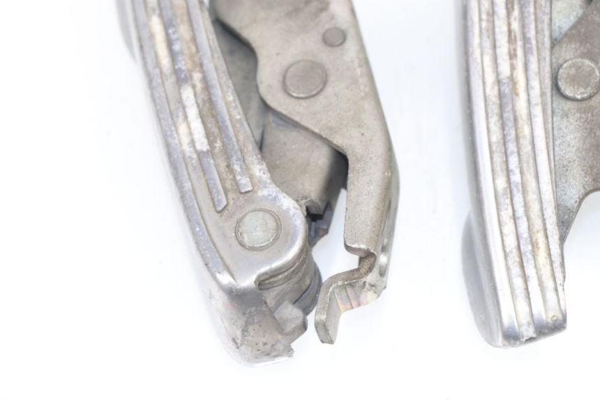 photo de PAIR REAR FOOTRESTS PIAGGIO VESPA GTS 125 (2007 - 2012)