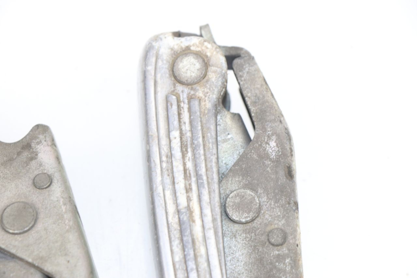 photo de PAIR REAR FOOTRESTS PIAGGIO VESPA GTS 125 (2007 - 2012)
