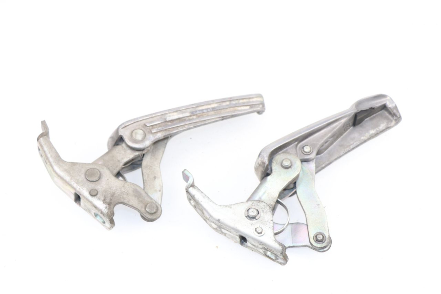 photo de PAIR REAR FOOTRESTS PIAGGIO VESPA GTS 125 (2007 - 2012)