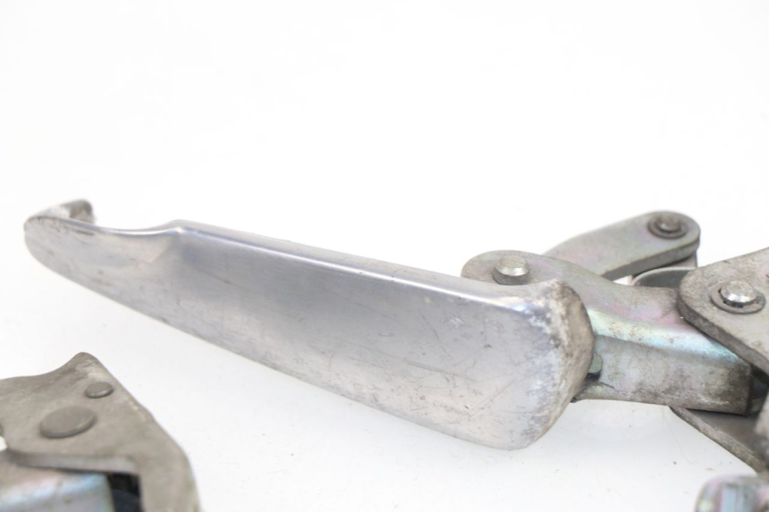photo de PAIR REAR FOOTRESTS PIAGGIO VESPA GTS 125 (2007 - 2012)