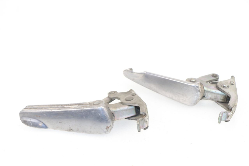 photo de PAIR REAR FOOTRESTS PIAGGIO VESPA GTS 125 (2007 - 2012)