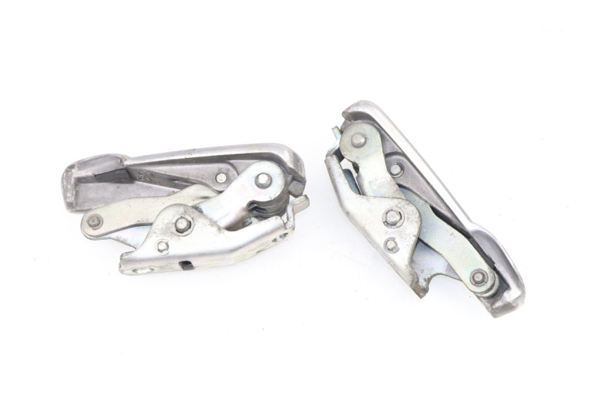 photo de PAIR REAR FOOTRESTS PIAGGIO VESPA GTS 125 (2007 - 2012)