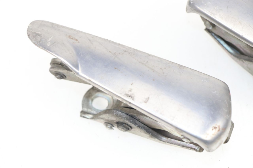 photo de PAIR REAR FOOTRESTS PIAGGIO VESPA GTS 125 (2007 - 2012)