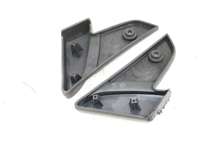 photo de PAIR REAR FOOTRESTS PIAGGIO VESPA LX 125 (2005 - 2010)