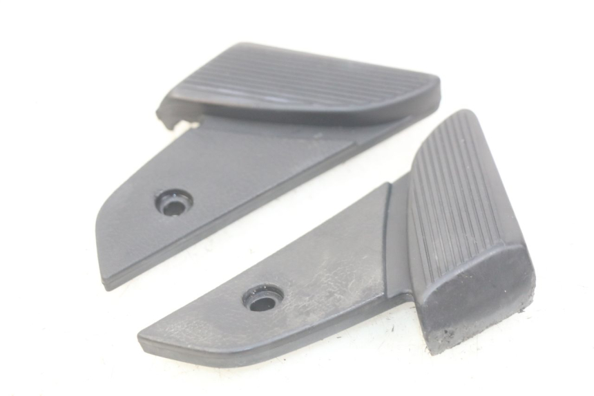 photo de PAIR OF REAR FOOTRESTS PIAGGIO VESPA S 2T 50 (2007 - 2014)