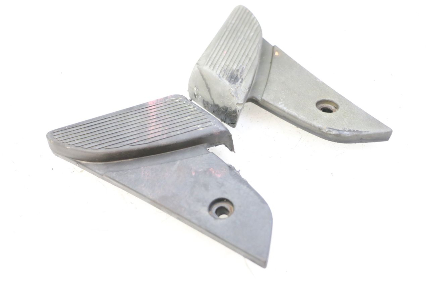 photo de PAIR OF REAR FOOTRESTS PIAGGIO VESPA S 2T 50 (2007 - 2014)