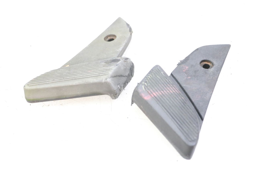 photo de PAIR OF REAR FOOTRESTS PIAGGIO VESPA S 2T 50 (2007 - 2014)