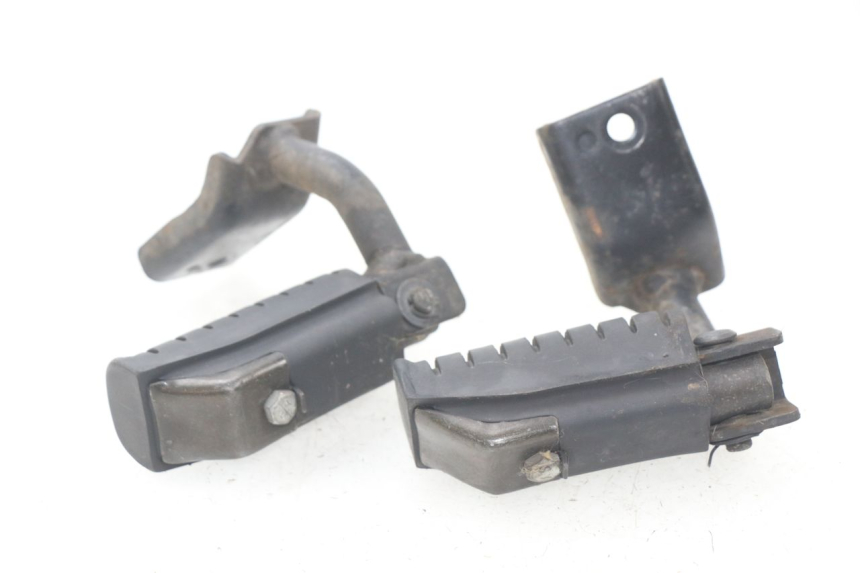 photo de PAIR REAR FOOTRESTS DAELIM S2 125 (2006 - 2007)