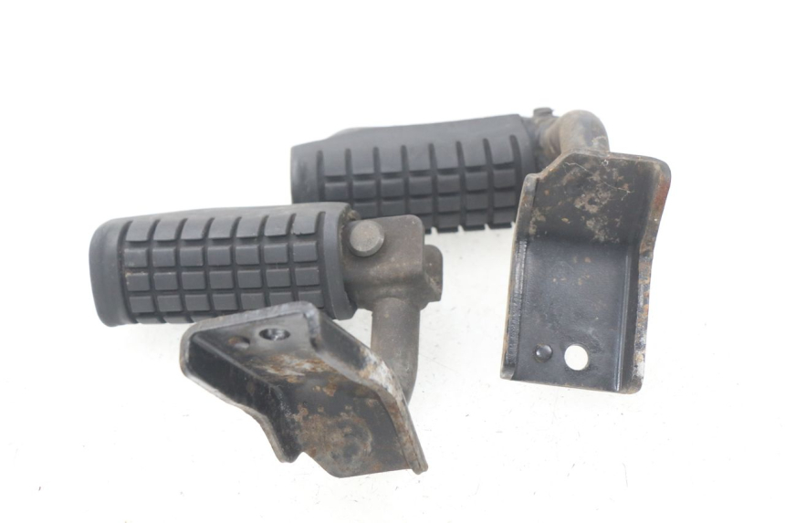 photo de PAIR REAR FOOTRESTS DAELIM S2 125 (2006 - 2007)