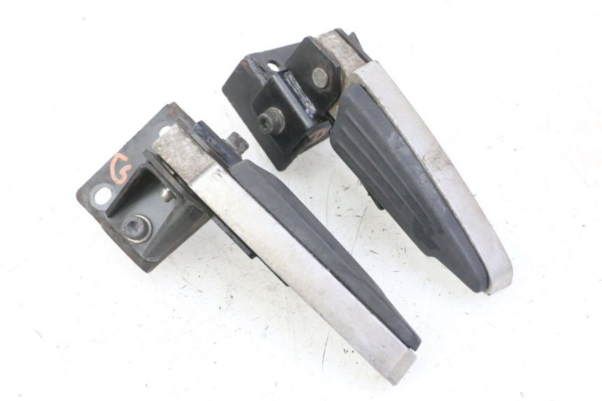 photo de PAIR REAR FOOTRESTS PEUGEOT SATELIS 125 (2013 - 2018)