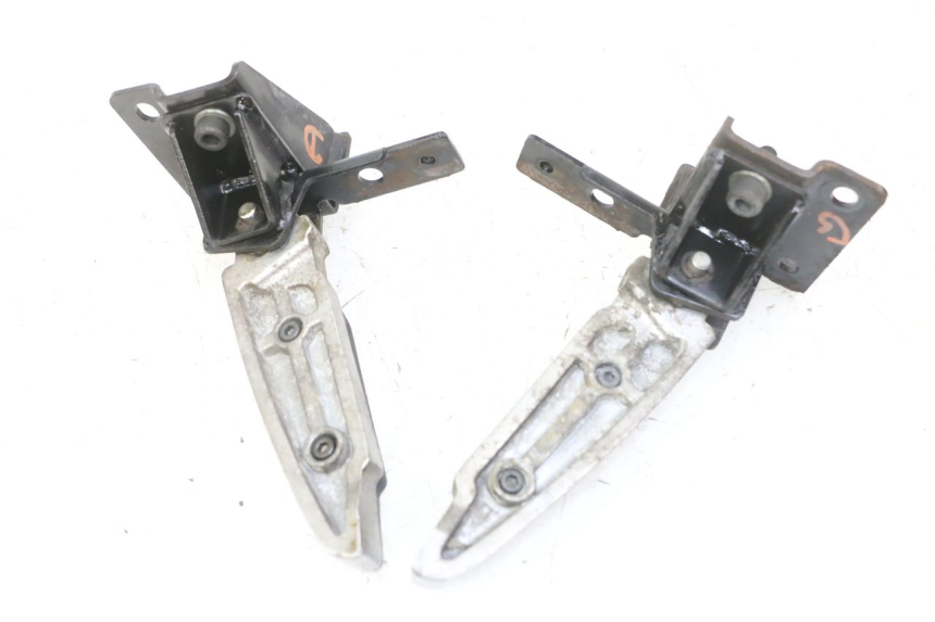photo de PAIR REAR FOOTRESTS PEUGEOT SATELIS 125 (2013 - 2018)