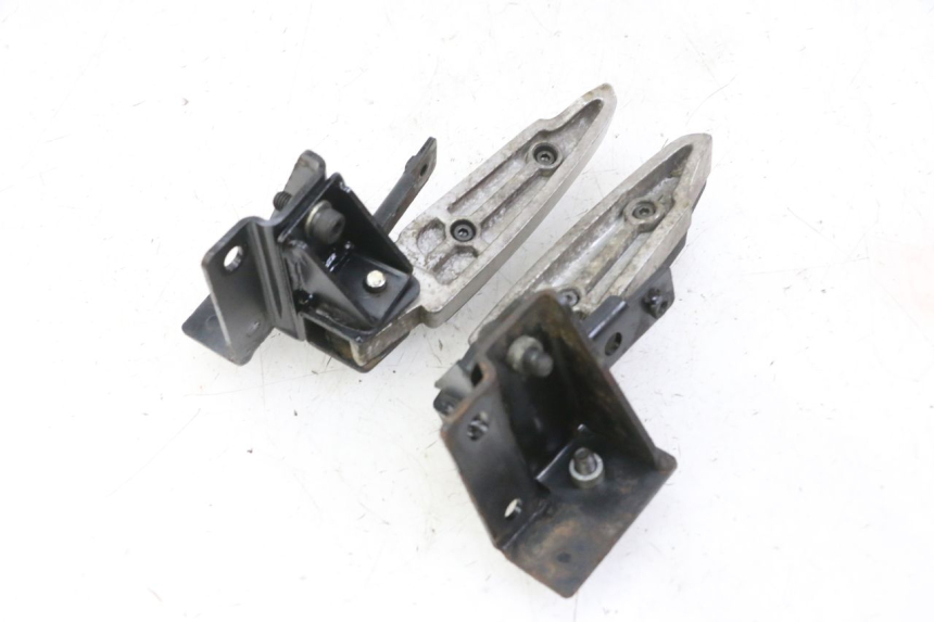 photo de PAIR REAR FOOTRESTS PEUGEOT SATELIS 125 (2013 - 2018)