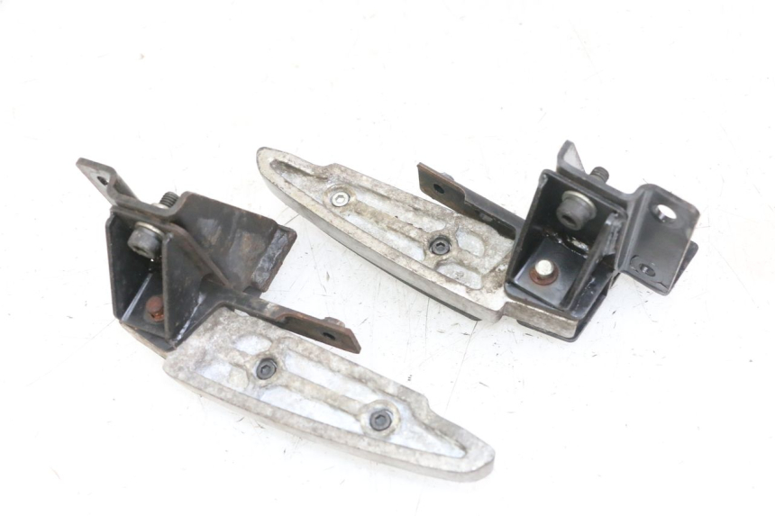 photo de PAIR REAR FOOTRESTS PEUGEOT SATELIS 125 (2013 - 2018)