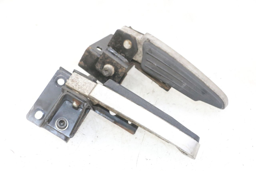 photo de PAIR REAR FOOTRESTS PEUGEOT SATELIS 125 (2013 - 2018)