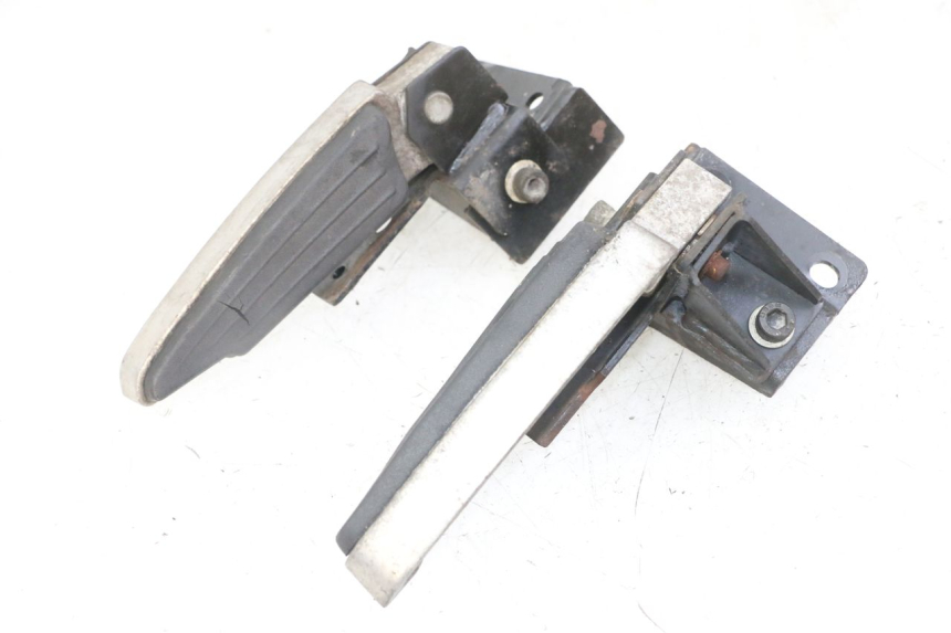 photo de PAIR REAR FOOTRESTS PEUGEOT SATELIS 125 (2013 - 2018)