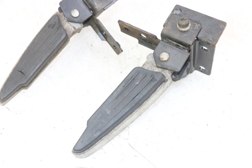 photo de PAIR REAR FOOTRESTS PEUGEOT SATELIS 125 (2013 - 2018)